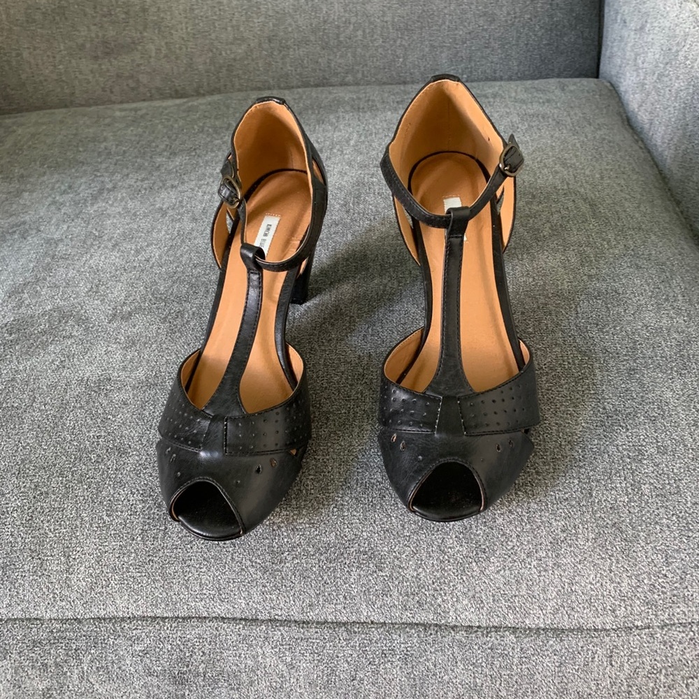 Kimchi Blue Nolita T-straps
